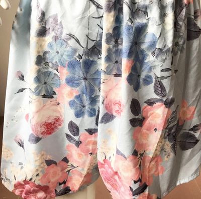 V-neck printed sling shorts