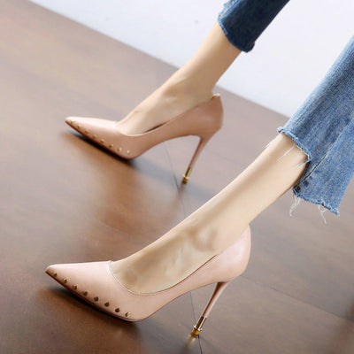 Pointed High Heels With Rivets